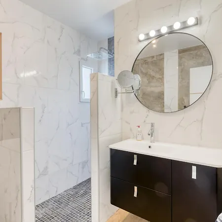 Villa A Louer, 6 Pieces - Saint-raphael 83700 Saint-Raphael (Var)